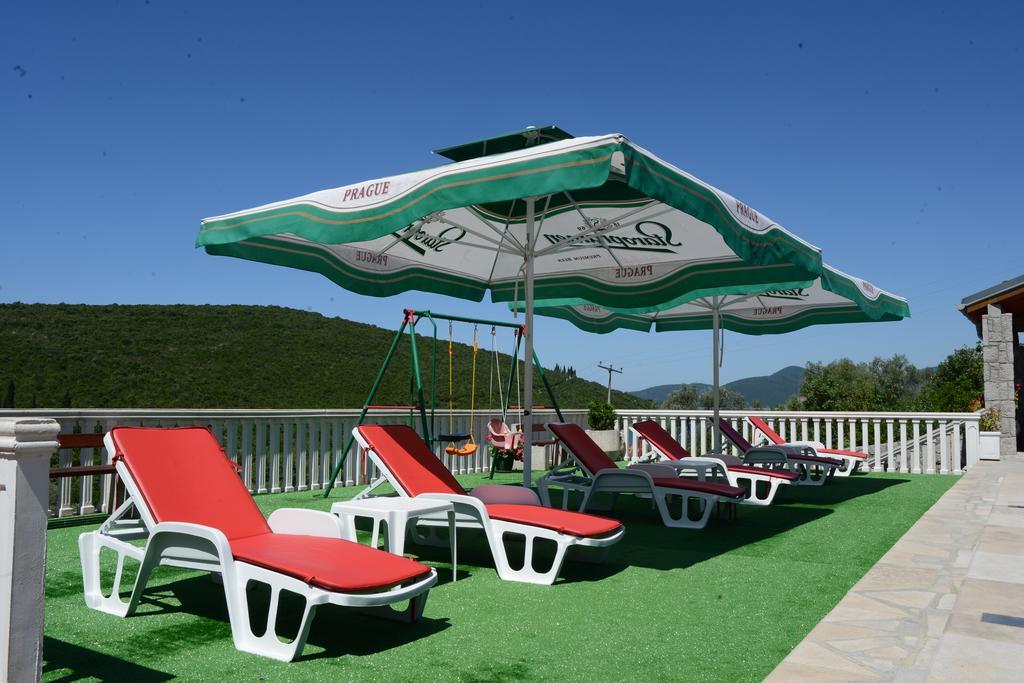 Apartments Vila Lazarevic Tivat Buitenkant foto