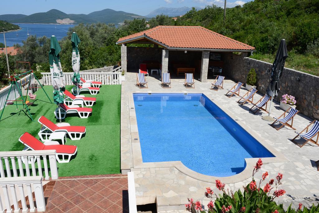 Apartments Vila Lazarevic Tivat Buitenkant foto