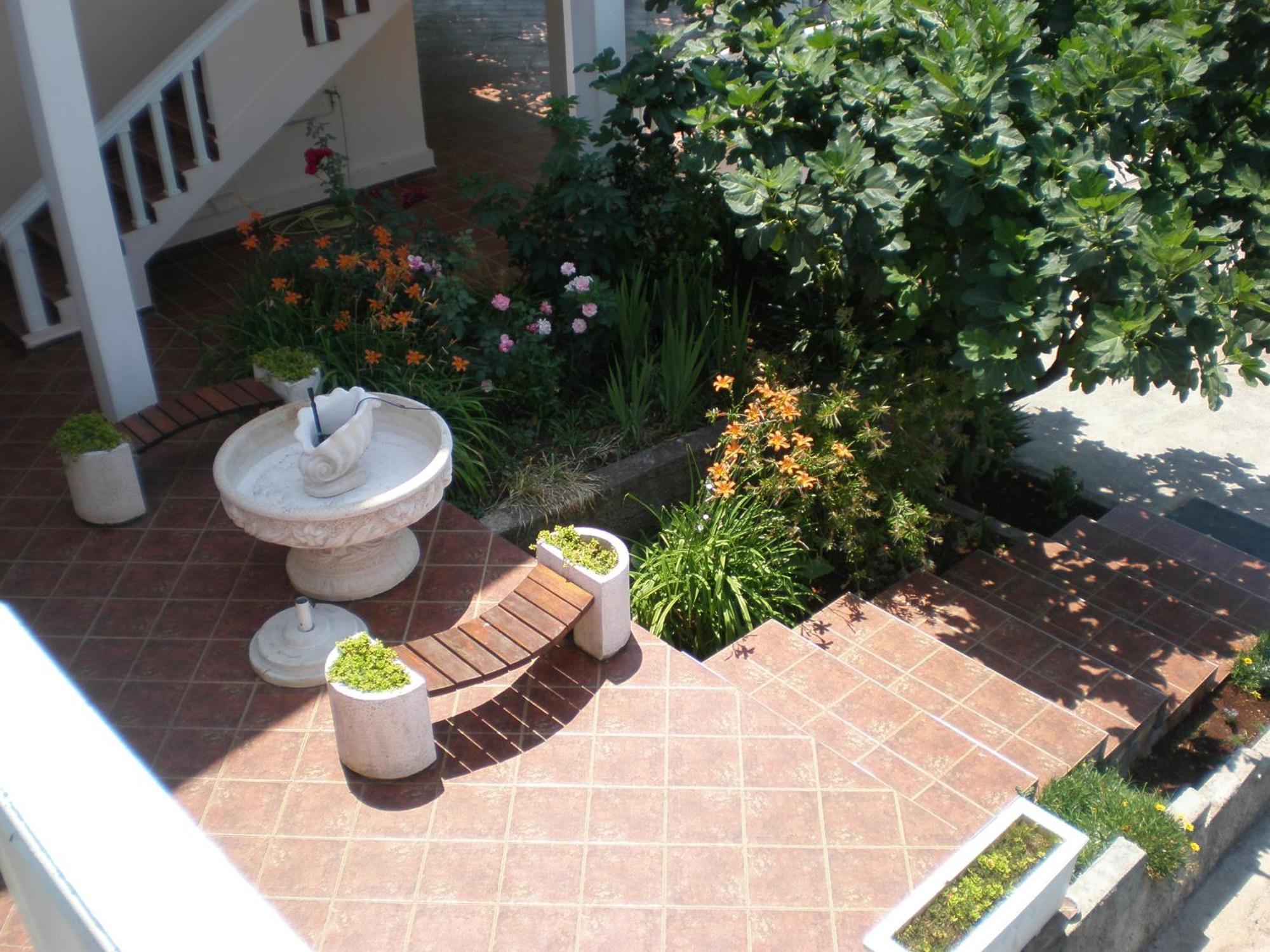 Apartments Vila Lazarevic Tivat Buitenkant foto