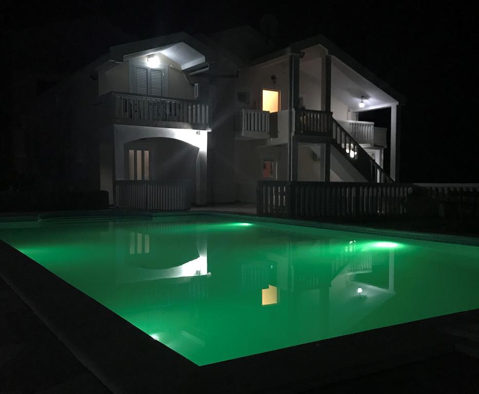 Apartments Vila Lazarevic Tivat Buitenkant foto
