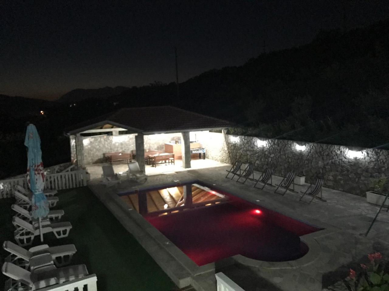 Apartments Vila Lazarevic Tivat Buitenkant foto