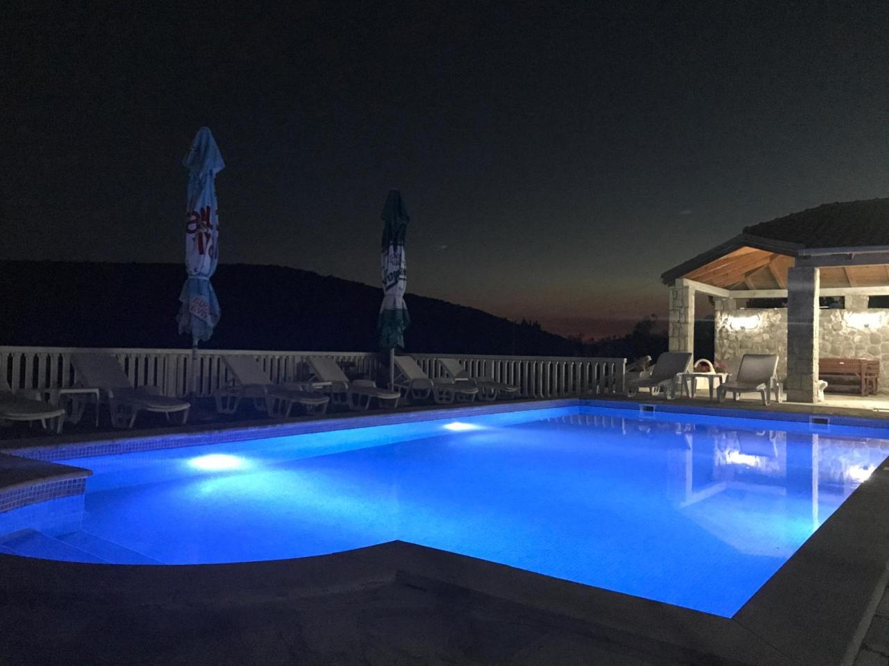Apartments Vila Lazarevic Tivat Buitenkant foto