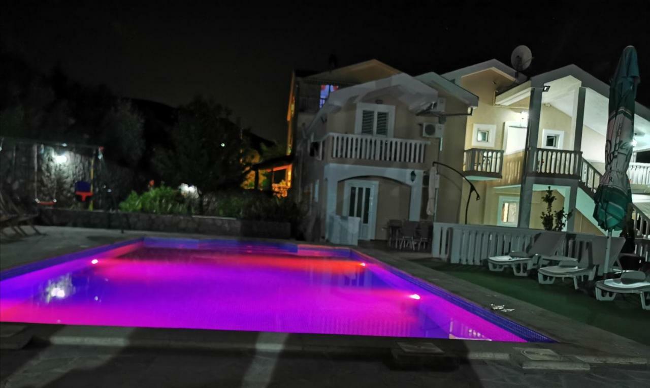Apartments Vila Lazarevic Tivat Buitenkant foto